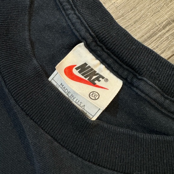 VINTAGE NIKE - BLK & GOLD - Picture 3 of 3